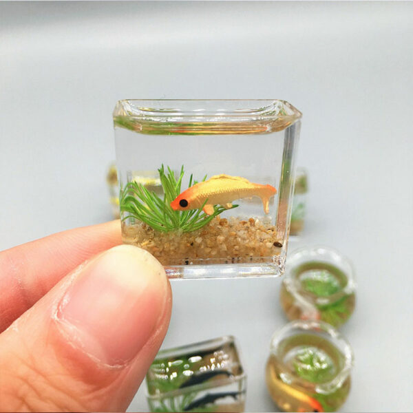1pcs Random Mini Fake Fish Tank Desk Decoration Small Transparent Glass Acrylic Fish Tank Office Table 1