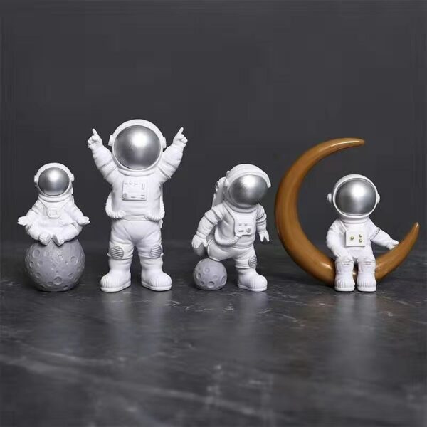 Astronaut Decor Action Figures And Moon Home Decor Resin Astronaut Statue Room Office Desktop Decoration Presents 2