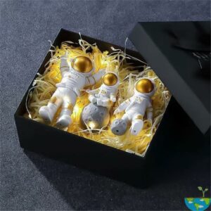 Resin Material Astronauts Ornaments Universal Cell Phone Stand Holder Bracket Gift Toys Home Office Desk Decoration 3